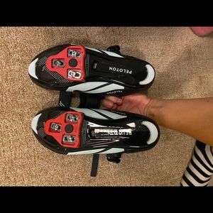 Size 39 ! Worn 20 times. had a baby my foot grew.